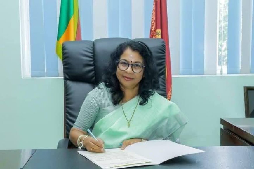 இலங்கை வரலாற்றில் முதல் பெண் பதிவாளர் நாயகம்.