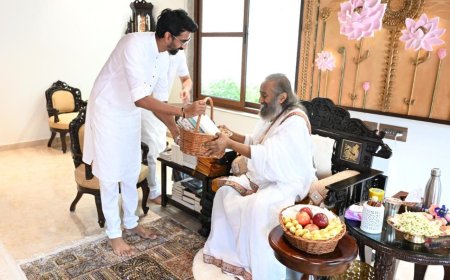 வாழும் கலைப் பயிற்சி அமைப்பின் குருவியை சந்தித்தார் ஜீவன்