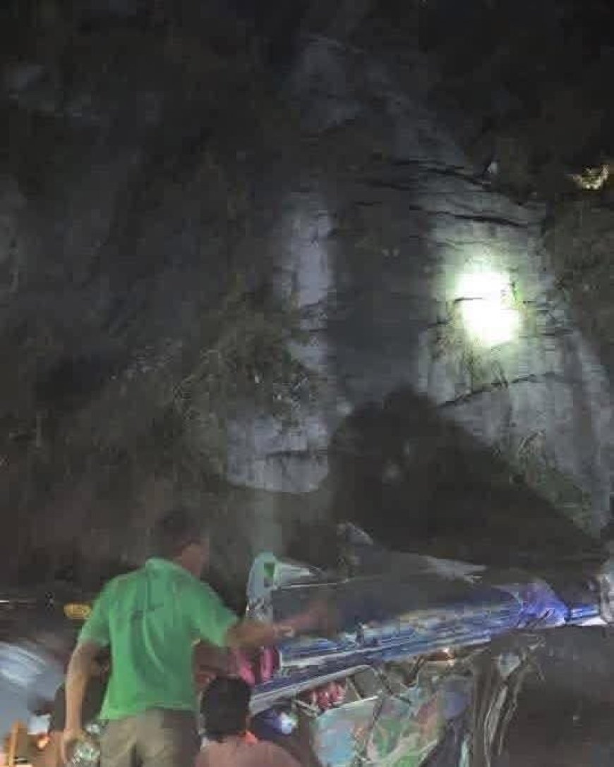 இலங்கை மக்களை உலுக்கி போட்ட மற்றும் ஒரு பஸ் விபத்து! பலி எண்ணிக்கை 15!