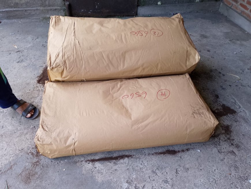 பாவனைக்கு உதவாத கழிவு தேயிலை பொதி ஹட்டன் நகரில்