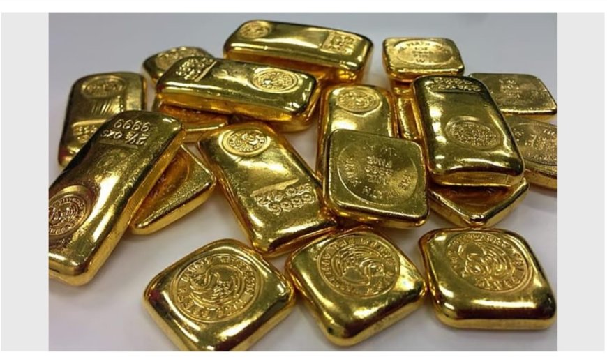 வேலியே பயிரை மேய்ந்தது.