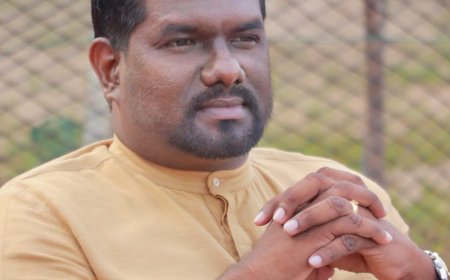 "அறியாமை எனும் இருள் நீங்கி அறிவுச்சுடரொளி எங்கும் பரவட்டும்"