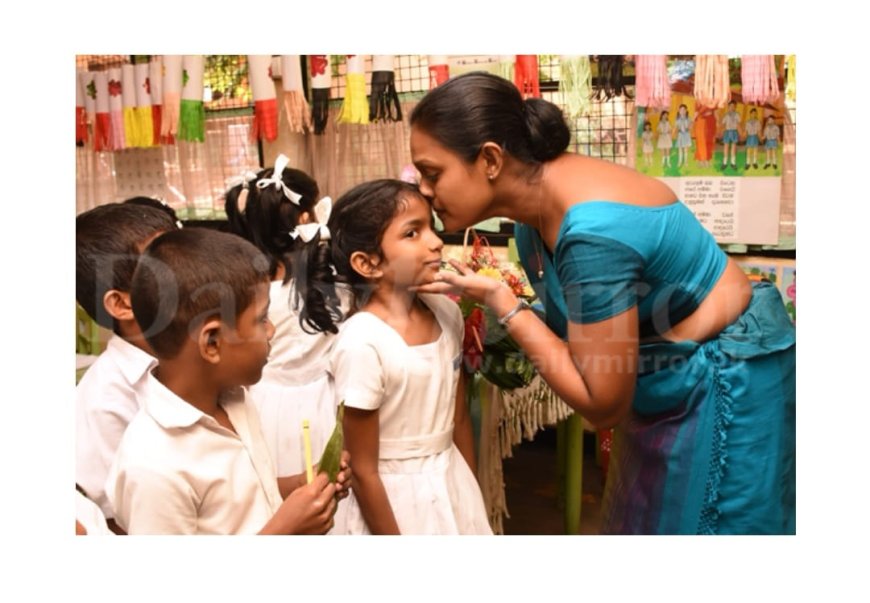 " ஆசிரியர்கள் கதவைத் திறக்கிறார் கள், ஆனால் நீங்கள் தான் உள்ளே நுழைய வேண்டும்" - சீன பழமொழி