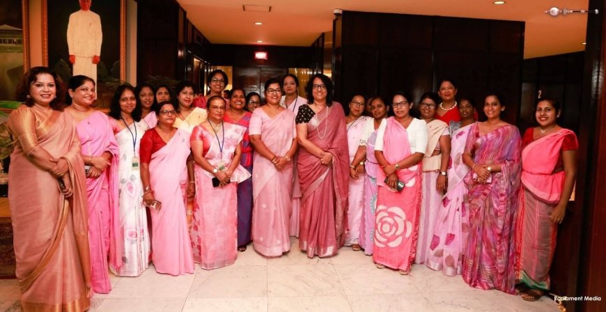 இளஞ்சிவப்பாக மாறிய இலங்கை பாரளுமன்றம்