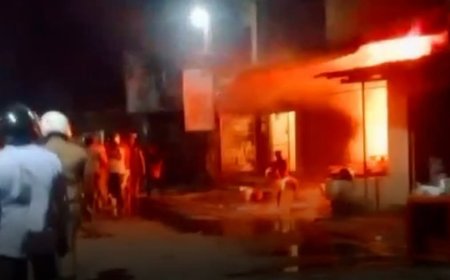பலாங்கொட பகுதியில் வர்த்தக நிலையங்களில் தீ விபத்து!