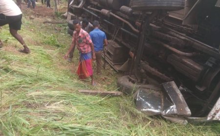 அநுராதபுர பஸ் விபத்தில் ஐவர் உயிரிழப்பு