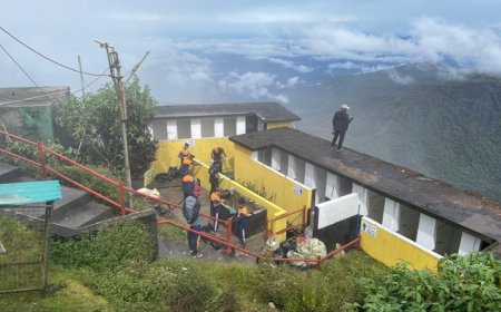 சிவனொளிபாத மலையை பொலீத்தீன் அற்ற பிரதேசமாக மாற்றும் இராணுவத்தின் க்ளீன் ஶ்ரீ லங்கா வேலைத் திட்டம்.