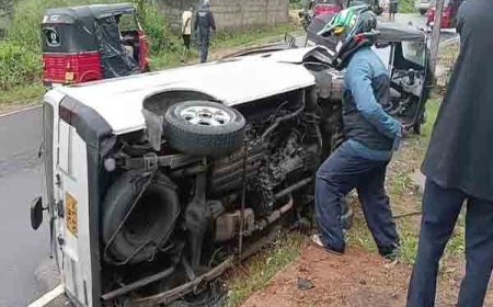 தலைகீழாக கவிழ்ந்த வாகனம்!