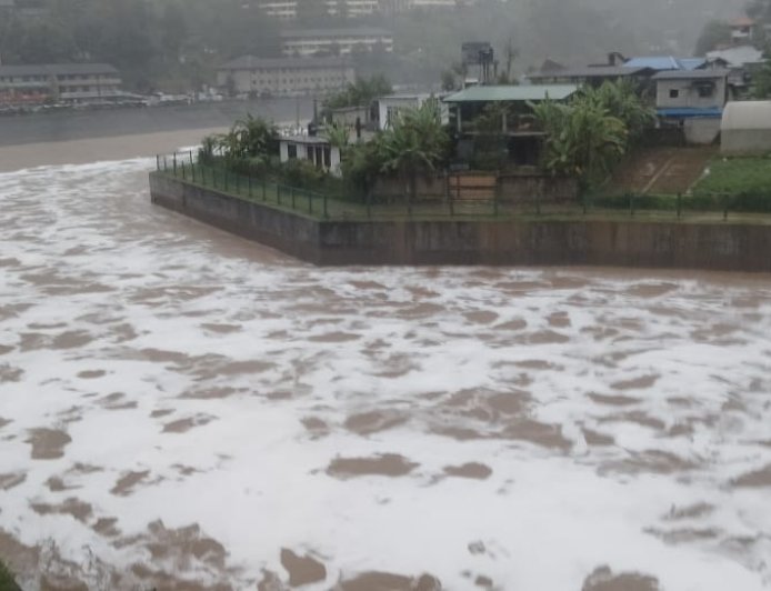 சூறாவளி தணிந்தாலும் அபாய நிலை தொடர்கின்றது – வளிமண்டலவியல் திணைக்களம்