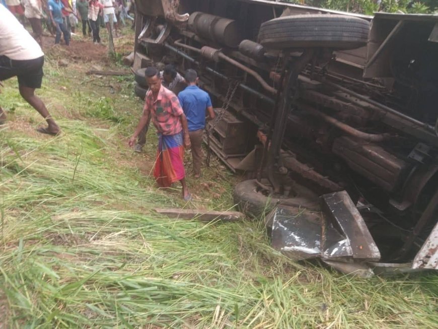 அநுராதபுர பஸ் விபத்தில் ஐவர் உயிரிழப்பு