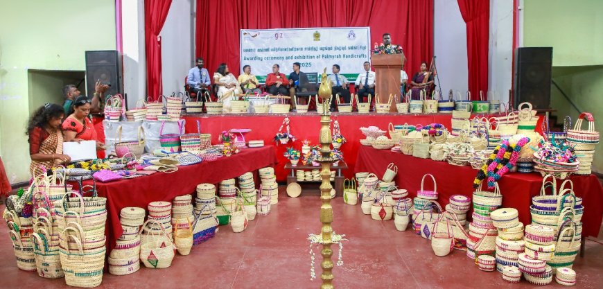 பனைசார் கைப்பணி பயிற்சி நெறியை நிறைவு செய்தவர்களுக்கு  சான்றிதழ்.