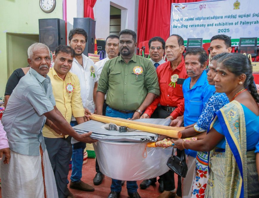 பனைசார் கைப்பணி பயிற்சி நெறியை நிறைவு செய்தவர்களுக்கு  சான்றிதழ்.