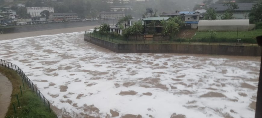 சூறாவளி தணிந்தாலும் அபாய நிலை தொடர்கின்றது – வளிமண்டலவியல் திணைக்களம்