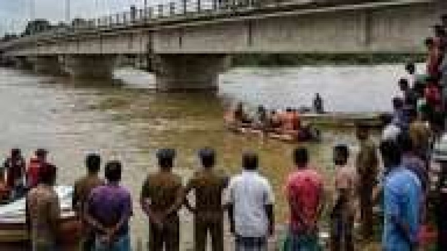 காதலன் கண்முன்னே காதலி செய்த செயல்!