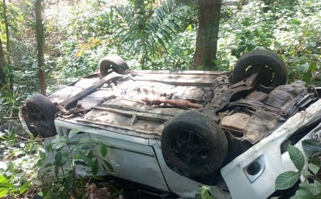 சிவனடி பாத மலைக்கு வந்து மீண்டும் வீடு திரும்பிய கார் ஒன்று விபத்து.