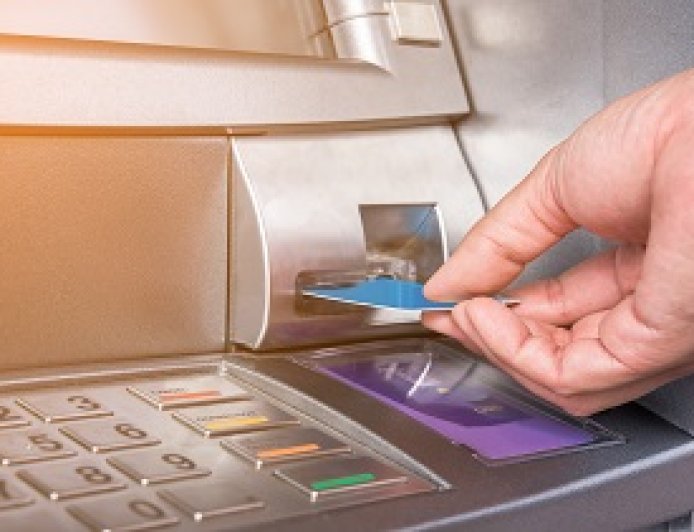 கைதியின் பணத்தில் சொகுசு வாழ்க்கை – சிக்கிய பொலிஸ் அதிகாரி