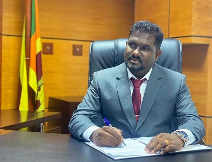 காவத்தை நீலகமாம் தோட்டத்தில்  வீடு உடைப்பு:   பிரதி அமைச்சரின் துரித நடவடிக்கையால் 9 பேர் கைது