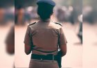 இசை நிகழ்ச்சி ஒன்றில் பாதுகாப்புப் பணியில் ஈடுபட்டிருந்த பெண் காவலர் ஒருவரின் மடியில் அமர்ந்து அந்த பெண் காவலருக்கு பாலியல் தொல்லை கொடுத்த மற்றுமோர் காவலர் தொடர்பான விவகாரம் அதிர்ச்சியை ஏற்படுத்தியுள்ளது.