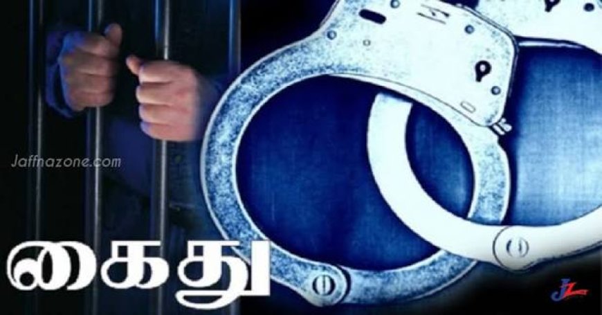 பாடசாலை மாணவிகளுக்கு ஆபாச குறுந்தகவல்கள் அனுப்பியதாக ஆசிரியர் கைது